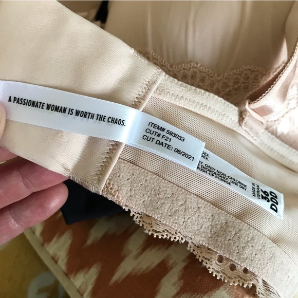 TORRID plunge push up bra. Brand new with tags. 36 DDD. - Picture 8 of 8